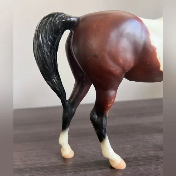Breyer Horse Karma Gypsy, Pinto Half Arab #948 - Picture 6 of 10